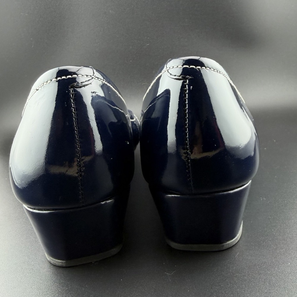 Gianni Bini Women's Navy Blue 8M Patent Leather Wedge Heels Button Detail New - Picture 6 of 7